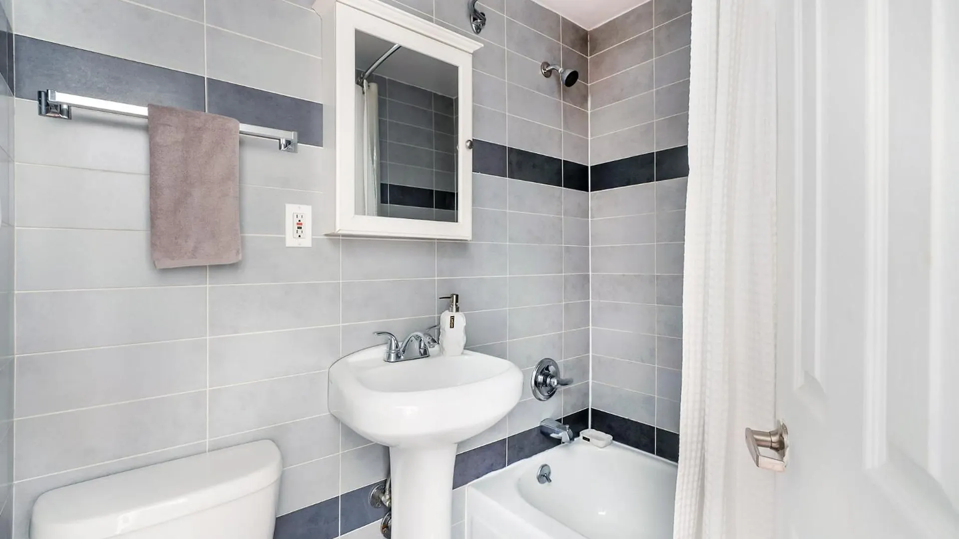 69-4D Trendy Lower East Side 1Br Brand New New York 0*,